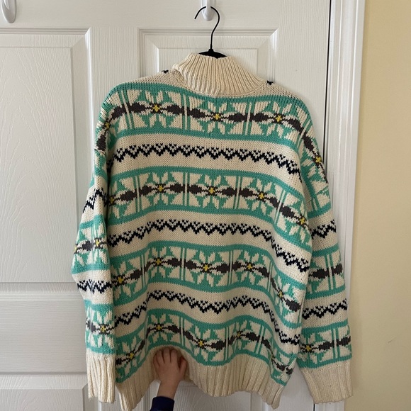 American Eagle sweater - Picture 2 of 3